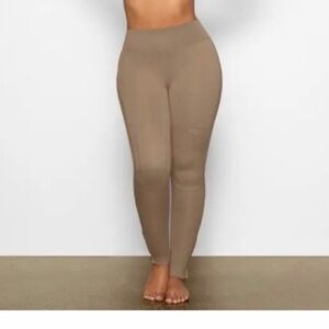 SKIMS Sport Swim Long Pants  Seamles Dessert Sz XXS Zipper Details Granola Core